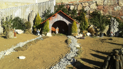 El pessebre de la Plaça Joan Bayà després dels actes vandàlics.