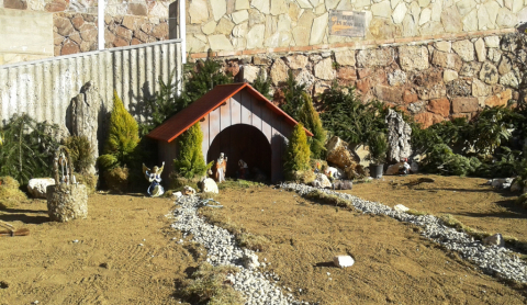 El pessebre de la Plaça Joan Bayà després dels actes vandàlics.