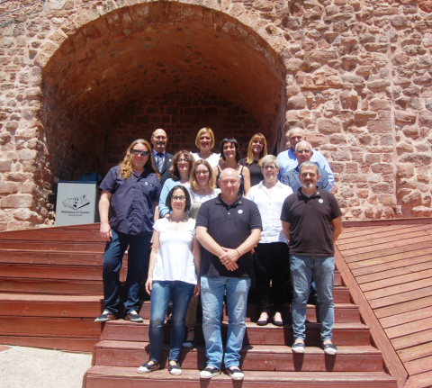 El nou consistori de Vacarisses, davant l’edifici d’El Castell.