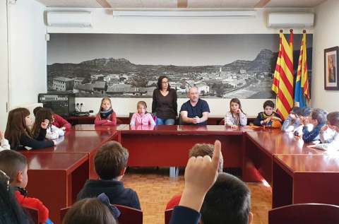 Visita de l'escola Font de l'Orpina a l'Ajuntament.