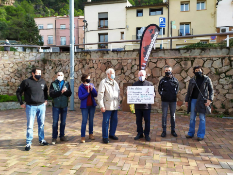 Lliurament de la recaptació a Amics Solidaris de Vacarisses.