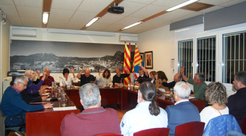 Una de les votacions del ple.