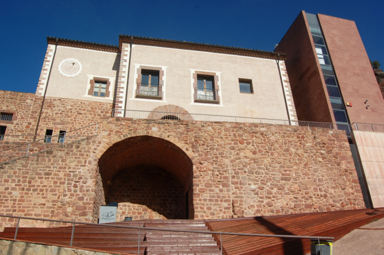 Biblioteca El Castell. Façana