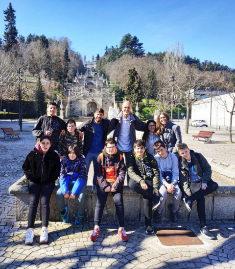 El grup d'alumnes i docents, a Lamego.