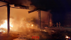 Incendi a l’abocador de Coll Cardús. Font: Bombers