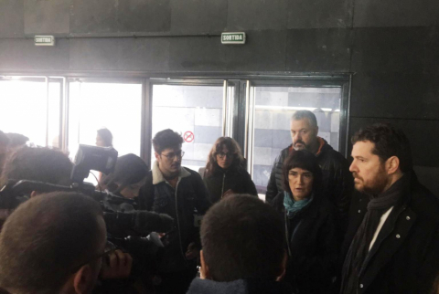 L'alcaldessa en funcions, Olga Serra, atenent els mitjans de comunicació.