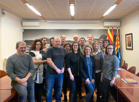 L'equip de govern amb professorat coordinador d'Erasmus+ a la Sala de Plens de l'Ajuntament.