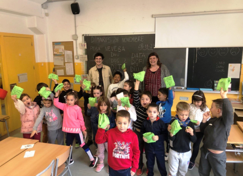 Es lliuren porta entrepans als centres educatius.