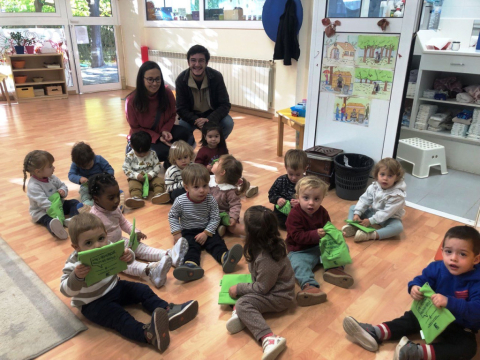 Es lliuren porta entrepans als centres educatius.
