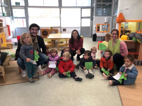 Es lliuren porta entrepans als centres educatius.