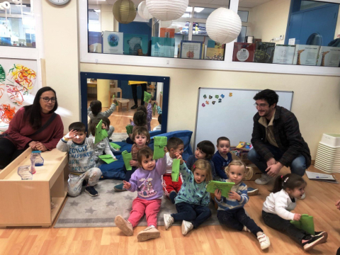 Es lliuren porta entrepans als centres educatius.