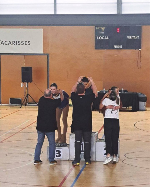 Repartiment de medalles a l'Open de patinatge artístic.