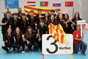 La selecció catalana de korfbal, celebrant la victòria. Autoria: Gertrude de Vries