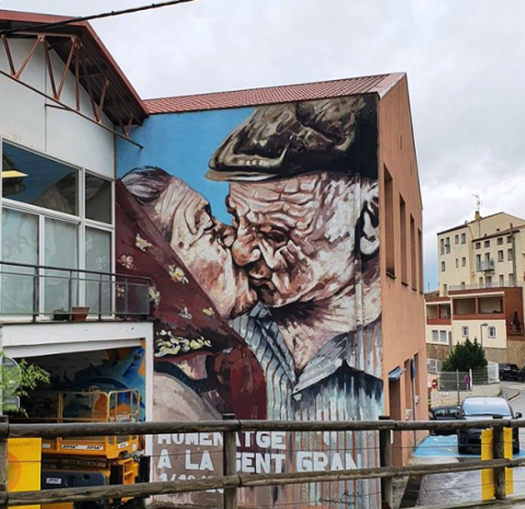 Mural en homenatge a la gent gran.