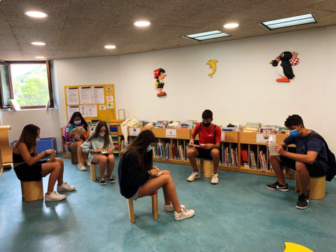 La biblioteca, als casals d'estiu.