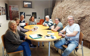 La sala de turisme de la biblioteca municipal El Castell és el lloc de trobada del grup de conversa en català.