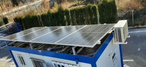 S’instal·len plaques fotovoltaiques a la deixalleria municipal.