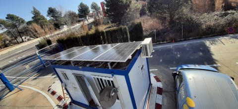 S’instal·len plaques fotovoltaiques a la deixalleria municipal.