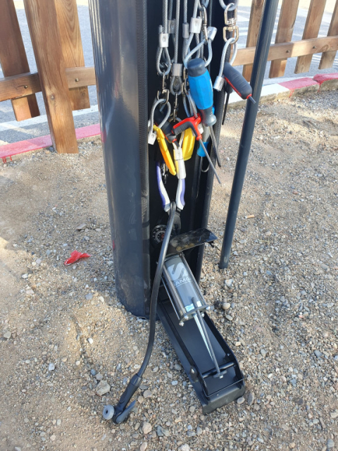 S’estrena una estació d'auto-reparació i manteniment de bicicletes.