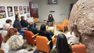 L’autora mallorquina Cecília Navarro Frau al Club de lectura de Poesia
