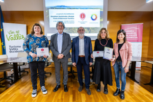 El Restaurant La Pastora i la biblioteca renoven les acreditacions Biosphere Sustainable i Punts d’Informació Turística.
