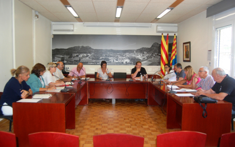 La Regidora d’Educació, Paola Moral, explicant els detalls del canvi de gestió dels menjadors escolars.