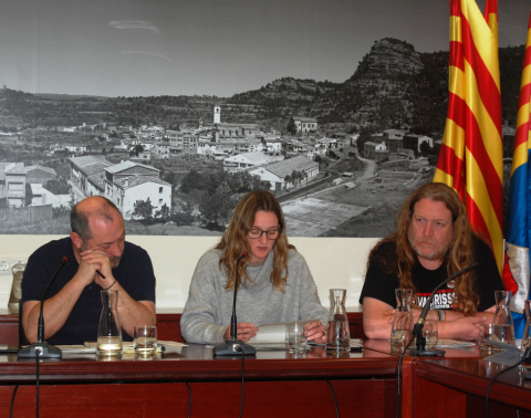 La regidora de Polítiques de Gènere, Júlia Carbó, llegint el manifest del 8M.