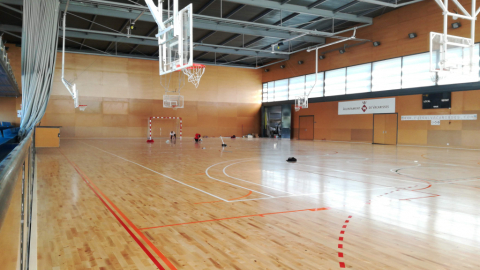 La pista del poliesportiu municipal.