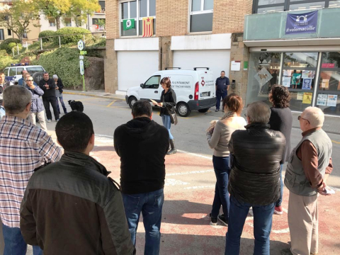 Concentració al davant de l'Ajuntament de Vacarisses.