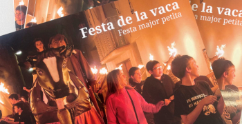 La Festa de la Vaca en un llibre de fotografies.
