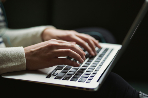 Persona autònoma. Foto de Kaitlyn Baker, a Unsplash.