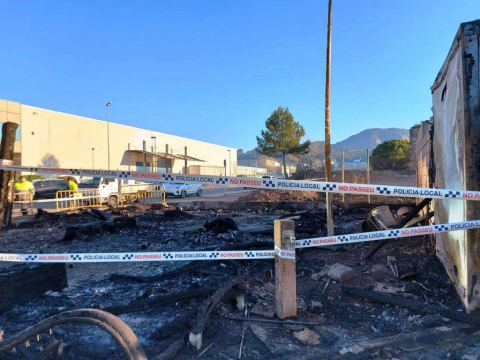 Incendi a l’àrea d’emergència del Polígon.
