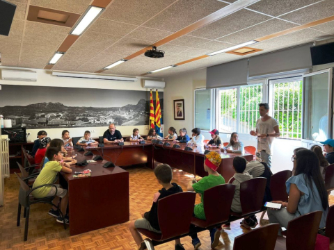 L’escola Font de l’Orpina visita l’Ajuntament.