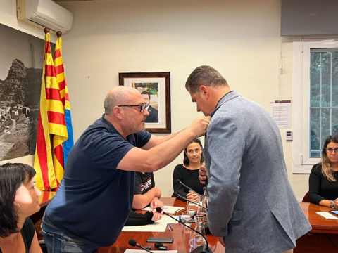 Raúl Avilés Trabalón, prenent possessió del càrrec de regidor.