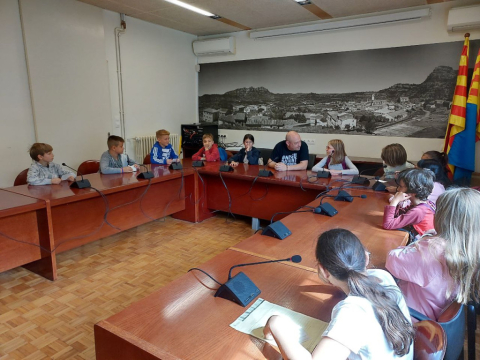 L’escola Font de l’Orpina visita l’Ajuntament.