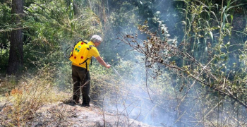 L'ADF de Vacarisses treballant en l'extinció de l'incendi a La Creu.