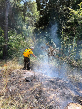 L'ADF de Vacarisses treballant en l'extinció de l'incendi a La Creu.