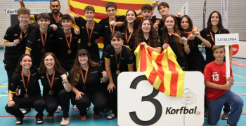 La selecció catalana de korfbal, celebrant la victòria. Autoria: Gertrude de Vries
