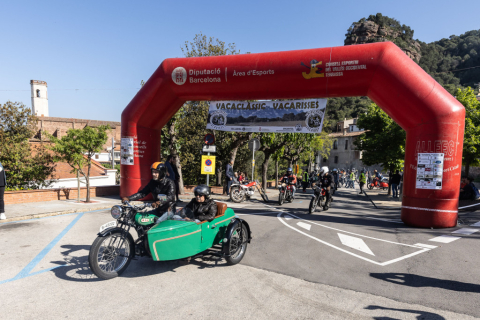 Sortida de la XXXIII Vacaclàssic Vacarisses. Font: Moto Clàssic Vacarisses
