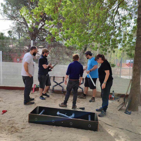 Jornada participativa a El Xic per renovar el pati de l’escola.